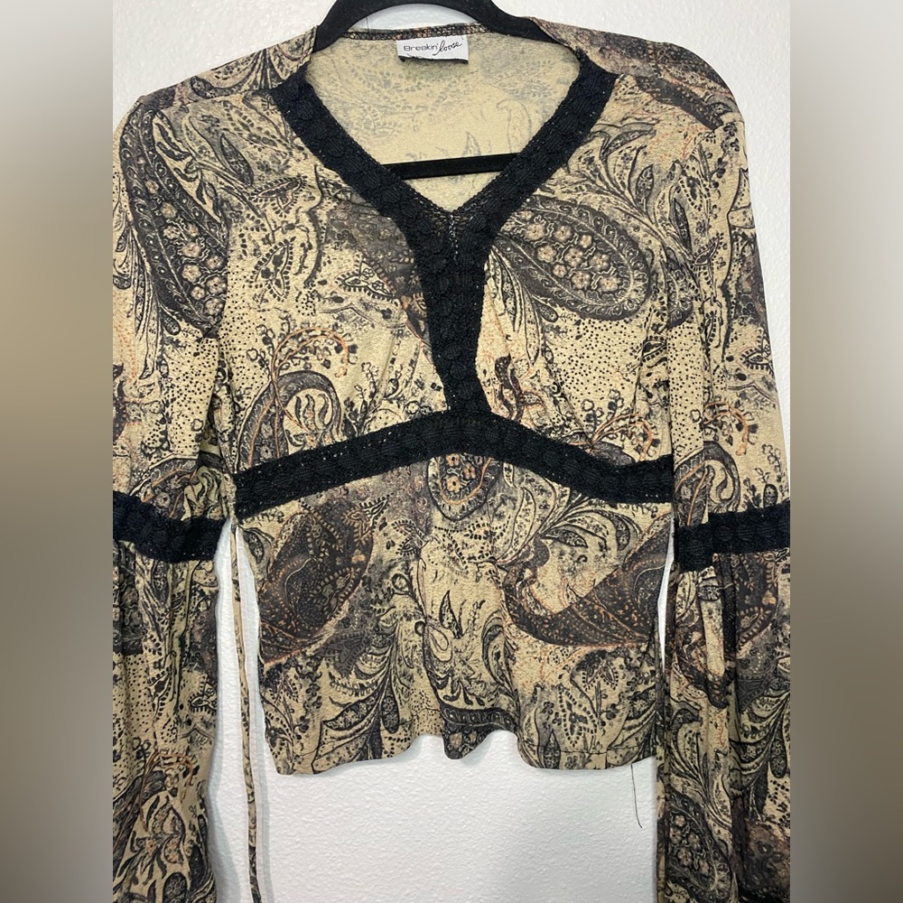 Breakin loose bell sleeve top - Picture 3 of 6